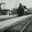 Nádraží v roce 1949, tak jak ho zachytila kamera ve filmu - Rodinné trampoty oficiála Třísky