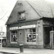 Prodejna Dom�c�ch pot�eb v r.1985. Dnes je zde bar U D�enky.